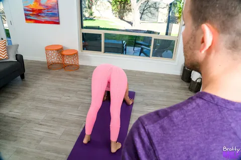 Kagney Linn Karter: Busty MILF Strips Off Her Yoga Pants for Gym Sex – photo 6 of 16