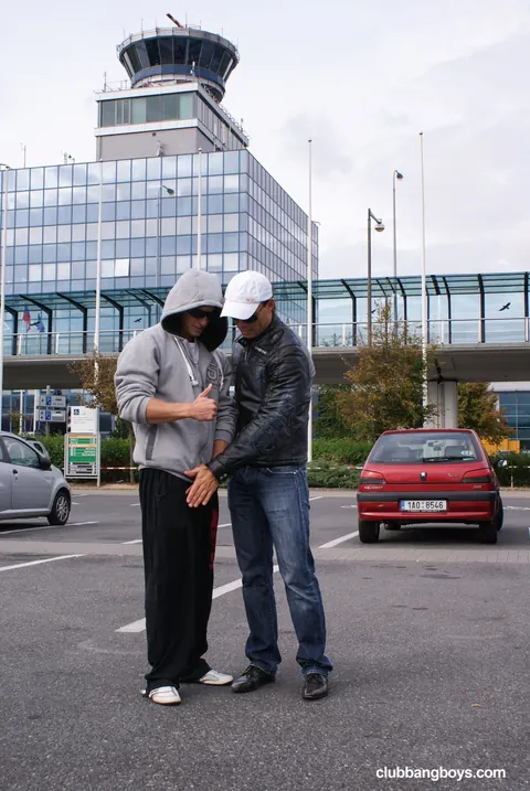 Two Men Kiss and Fuck in the Open Air – photo 7 of 21