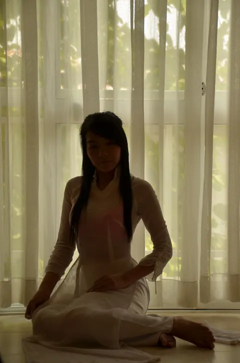 Skinny Asian Brunette Shows Off Her Big Ass – photo 2 of 21
