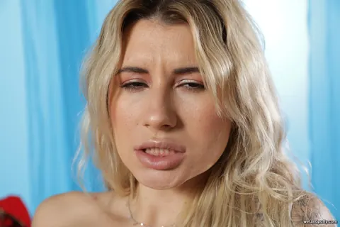 Marsianna Amoon: Tattooed European Blonde Masturbates and Spreads – photo 11 of 21