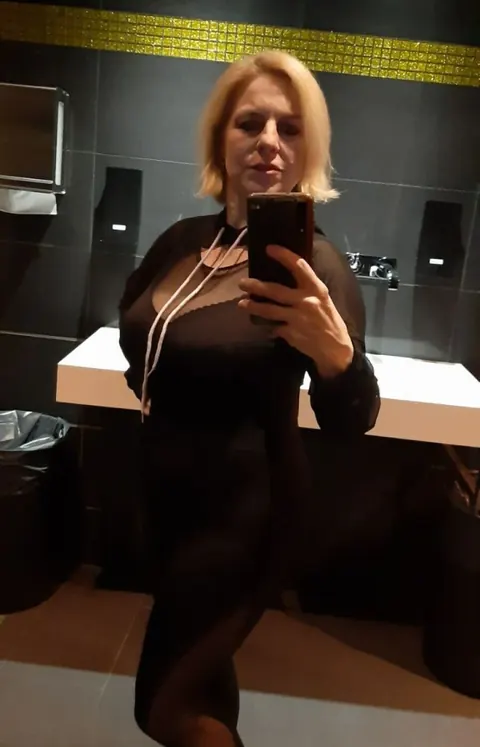 Mature Blonde MILF Poses in Lingerie Then Strips Nude – photo 9 of 16
