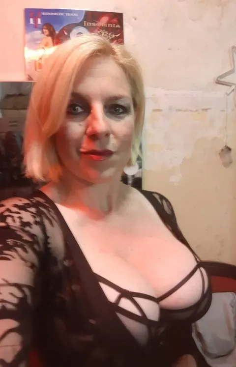 Mature Blonde MILF Poses in Lingerie Then Strips Nude – photo 7 of 16