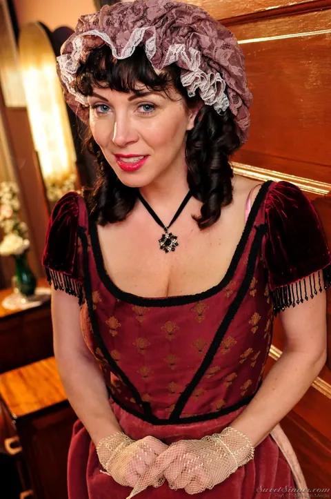 Ray Veness: Brunette MILF Shows Her Big Tits in Medieval Costume – photo 5 of 15