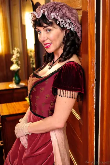 Ray Veness – Brunette MILF Shows Her Big Tits in Medieval Costume