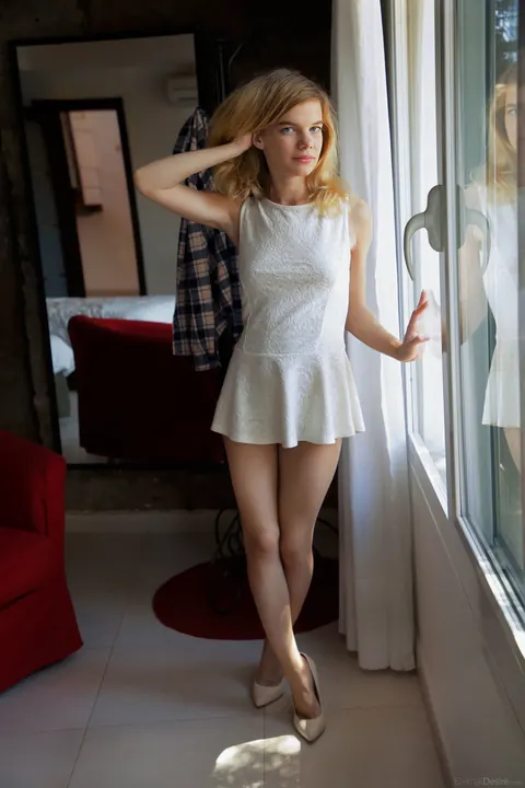 Samantha Fallon: Petite Russian Brunette Bares Her Slim Body – photo 1 of 21