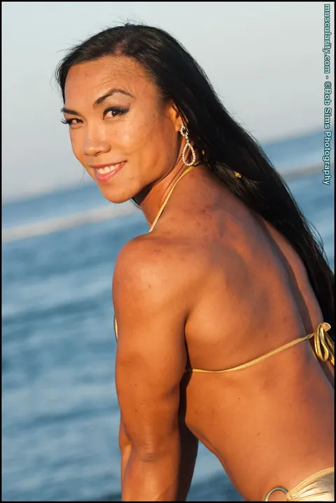 Tram Nguyen: Thick Asian Bodybuilder Shows Off Muscles on the Beach in a Bikini – photo 11 of 15