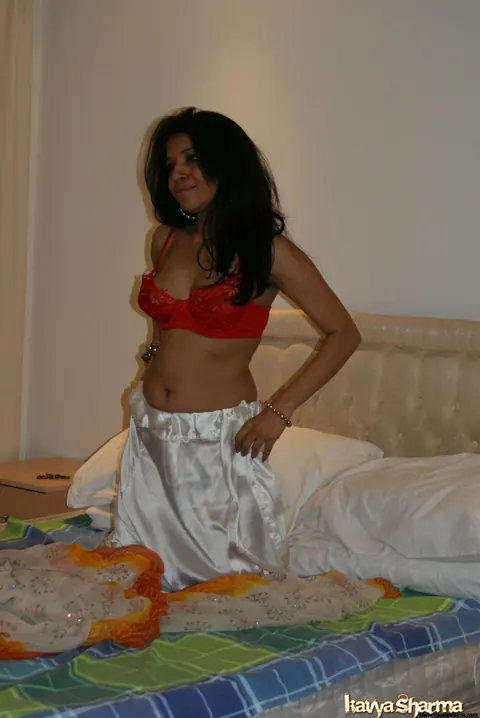Kavya Sharma: Busty Indian MILF Strips Out of Her Traditional Clothes and Spreads – photo 7 of 12
