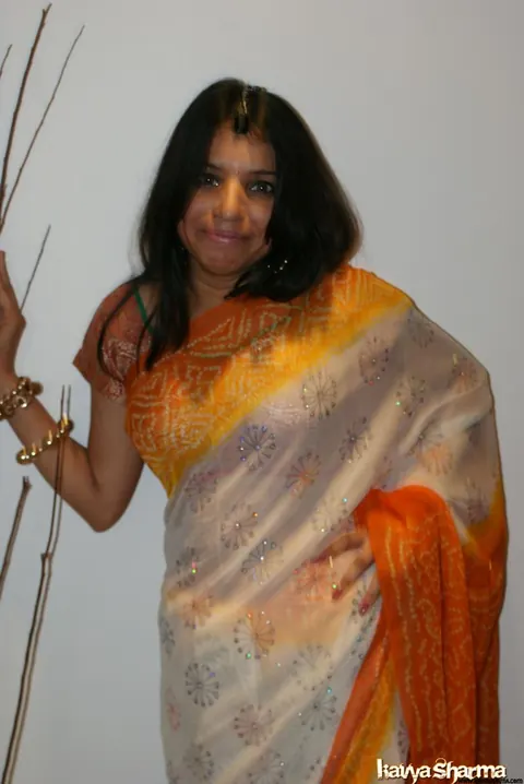 Kavya Sharma: Busty Indian MILF Strips Out of Her Traditional Clothes and Spreads – photo 2 of 12