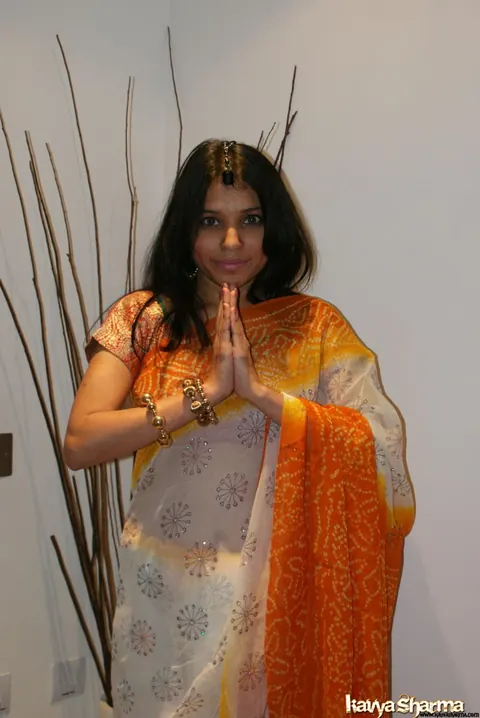 Kavya Sharma: Busty Indian MILF Strips Out of Her Traditional Clothes and Spreads – photo 1 of 12