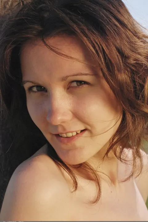 Brunette with Short Hair Spreads Her Pussy in the Forest – photo 19 of 21