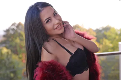 Julia Joy: PAWG Flaunts Her Big Ass in Lingerie Outdoors – photo 10 of 20