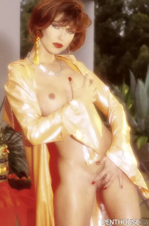 Vicca: Tall Russian MILF in Vintage Outfit Fingers and Spreads – photo 17 of 20