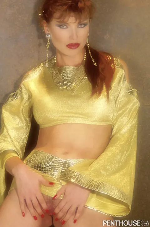 Vicca: Tall Russian MILF in Vintage Outfit Fingers and Spreads – photo 16 of 20