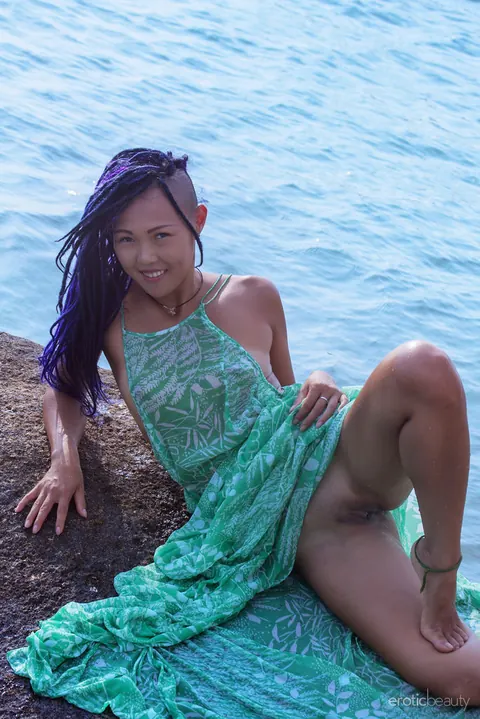 Sweet Julie: Thick Asian Brunette Strips Her Wet Dress on the Beach – photo 5 of 16