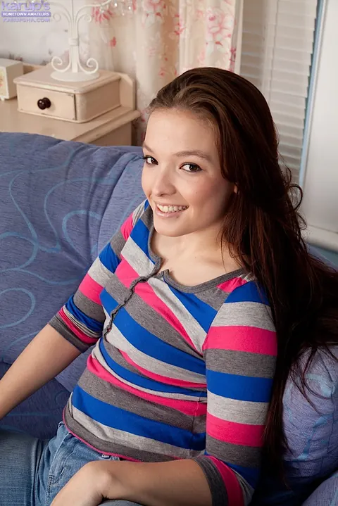 Kylie Harris: Thick Brunette in Jeans Peels Off Denim and Fingers Her Hairy Pussy – photo 1 of 16