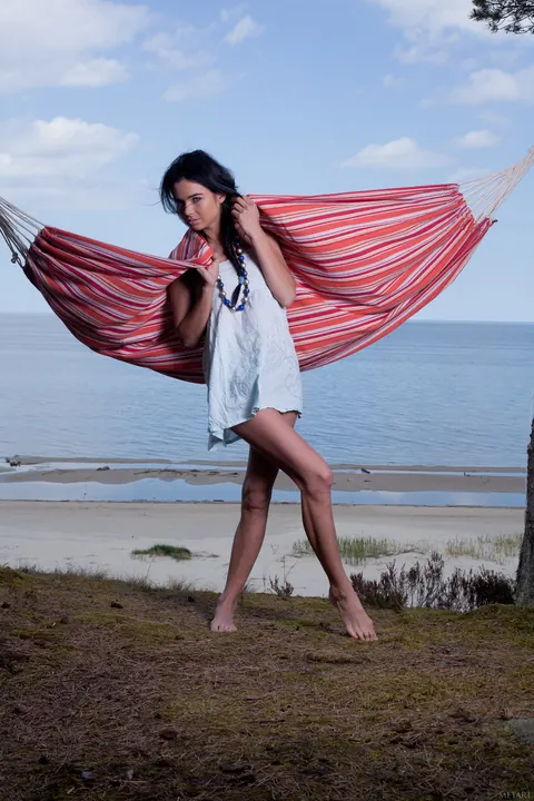Woman Undresses and Spreads Her Legs on the Beach – photo 20 of 21