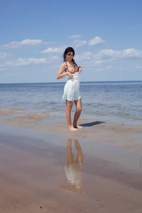 Woman Undresses and Spreads Her Legs on the Beach – photo 2 of 21
