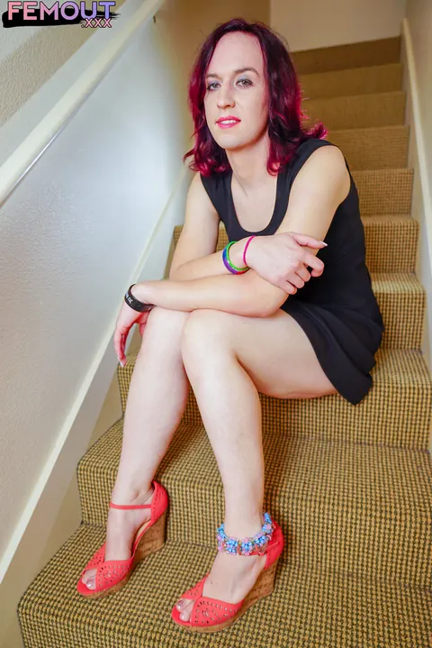 Redhead Trans Woman Strips Naked and Poses – photo 1 of 16