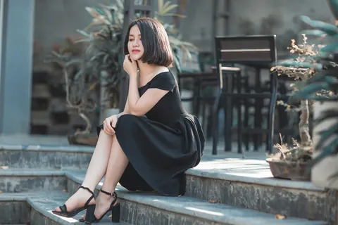 Asian Woman Strips Out of Her Dress in Public – photo 14 of 20