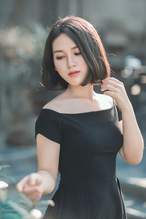 Asian Woman Strips Out of Her Dress in Public – photo 6 of 20