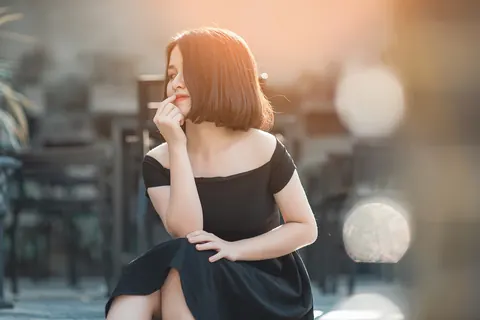 Asian Woman Strips Out of Her Dress in Public – photo 16 of 20