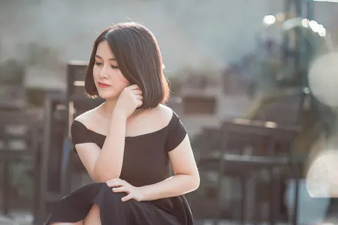 Asian Woman Strips Out of Her Dress in Public – photo 15 of 20