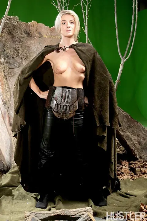 Amanda Tate: Thick Blonde Strips Out of Medieval Cosplay and Spreads – photo 6 of 16
