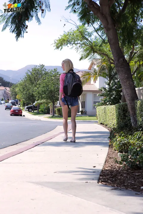 Sammie Daniels: Petite Blonde in Jeans Poses Outdoors After Classes – photo 11 of 16