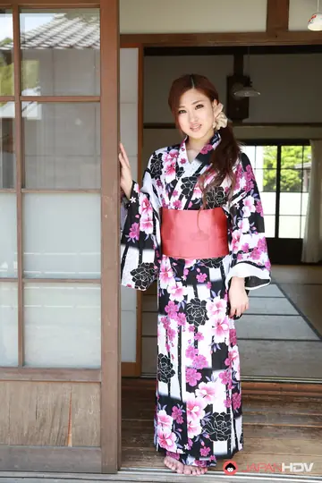Maki Horiguchi – Japanese Brunette Undoes Her Kimono and Poses in Panties