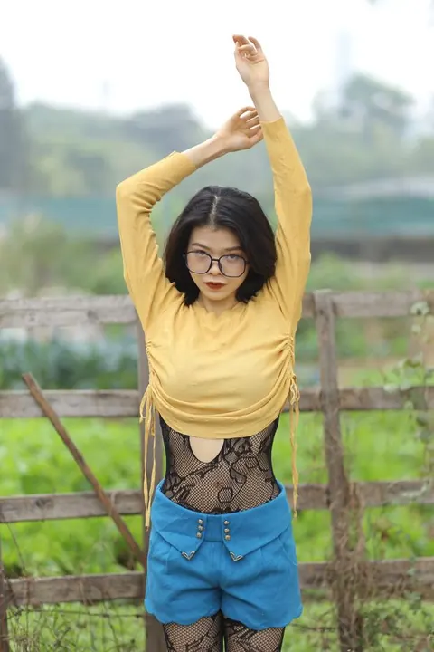 Slim Asian MILF Takes Anal Creampie in Outdoor Threesome – photo 15 of 21
