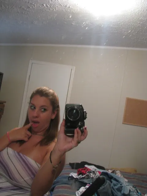 Tanned Amateur Shows Off Her Big Tits in Phone Selfies – photo 8 of 20