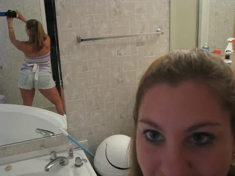 Tanned Amateur Shows Off Her Big Tits in Phone Selfies – photo 16 of 20