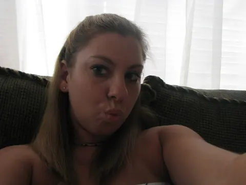 Tanned Amateur Shows Off Her Big Tits in Phone Selfies – photo 20 of 20