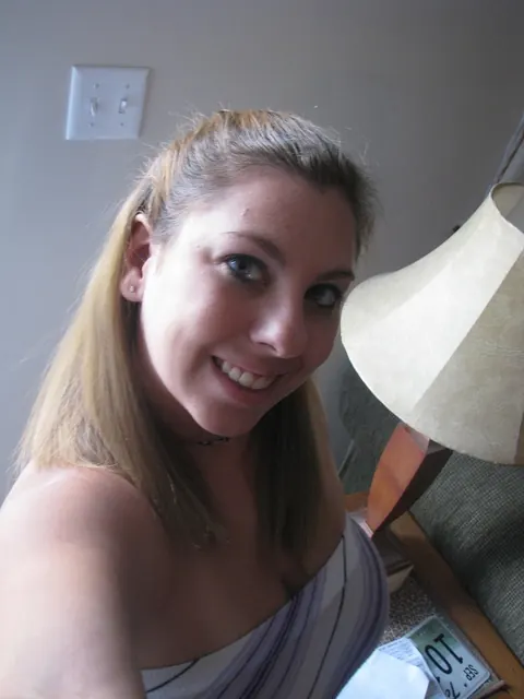 Tanned Amateur Shows Off Her Big Tits in Phone Selfies – photo 2 of 20