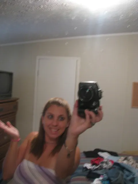 Tanned Amateur Shows Off Her Big Tits in Phone Selfies – photo 9 of 20