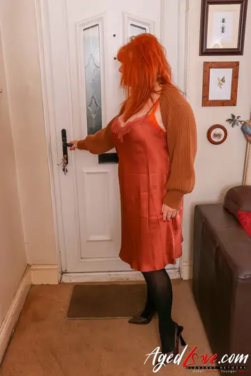 Amber Vixxxen – Curvy Redhead MILF Gets Fucked and Takes a Creampie