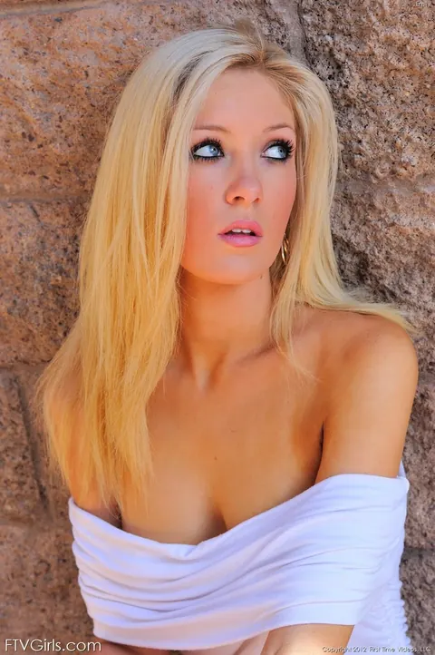 Emily Kae: Tall Blonde in a Tight Dress Fingers Herself Outdoors – photo 10 of 16