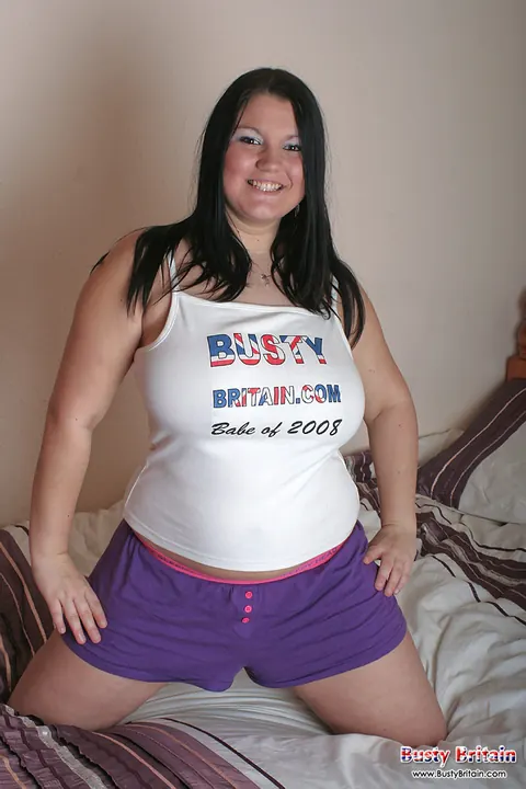 British BBW in Shorts Strips and Flaunts Her Big Natural Tits – photo 1 of 15