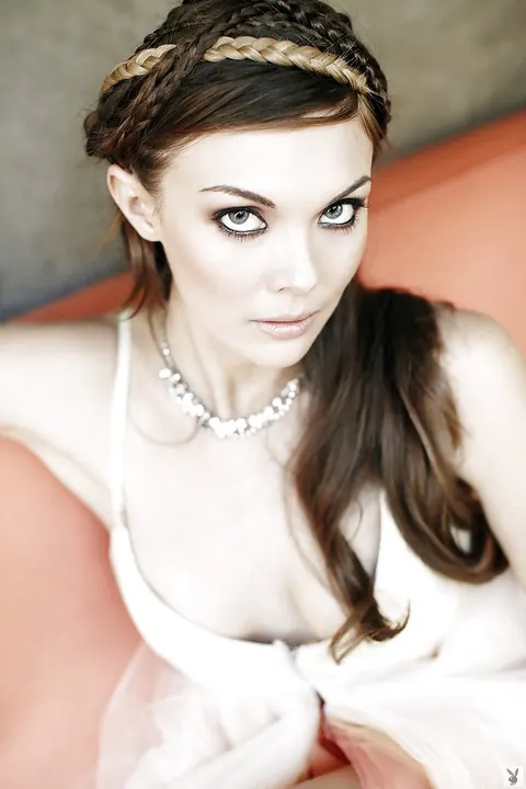 Jessica Gamboa: Busty Brunette with Short Hair in Heels Spreads Her Pussy Wide – photo 3 of 16