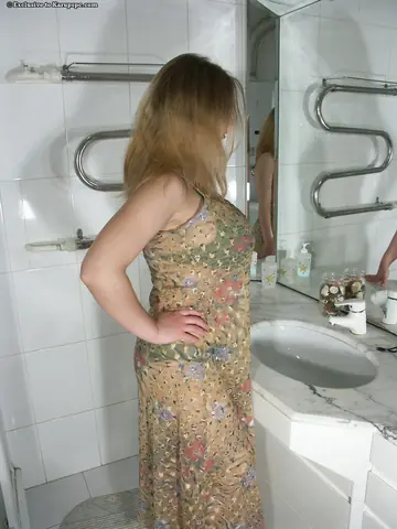 Busty Thick Amateur Gets Fucked in the Bathroom