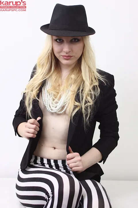 Bella Lei: Blonde with Natural Tits Strips Out of Her Yoga Pants on a Table – photo 2 of 15