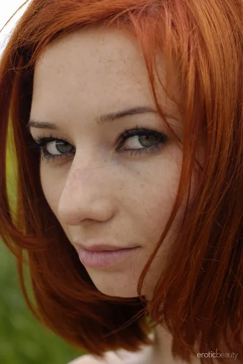 Redhead PAWG Poses Nude in a Forest – photo 6 of 16