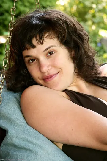 Penny Letters – Curvy Brunette Strips Naked and Shows Her Hairy Pussy Outdoors