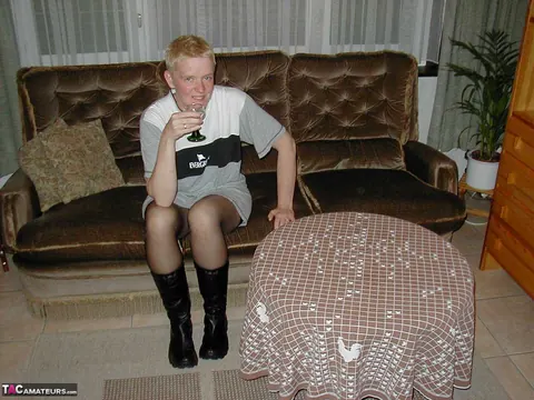Tiffany Pearl: Mature Blonde Sheds Her Stockings and Boots on Leather Sofa – photo 1 of 16
