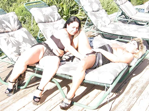 Nina Swiss: Blonde and Brunette MILFs Eat Pussy Outdoors in Bikinis – photo 9 of 16