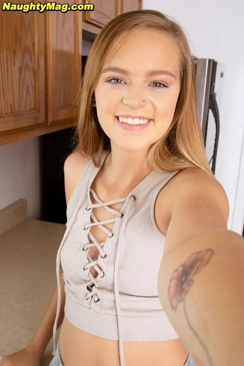 Mandy Summers: Tall Brunette in a Skirt Takes a Selfie While Fingering Her Ass in the Kitchen – photo 5 of 16