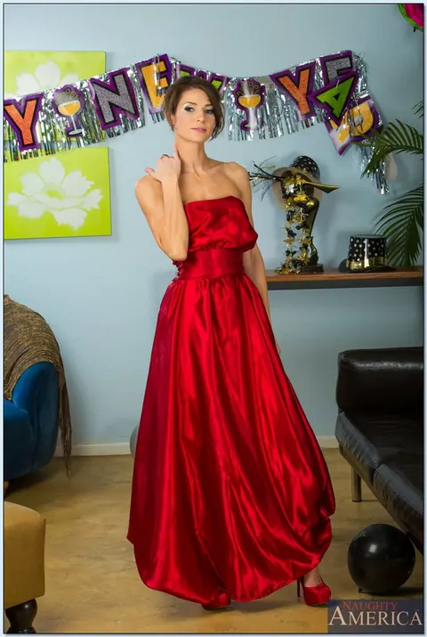Jenny Lee: Mature Skinny Brunette Strips to Her Heels and Spreads – photo 3 of 20