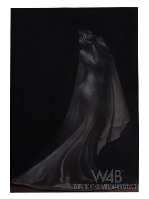 Woman Strips Nude and Poses Among Paintings – photo 10 of 18