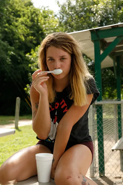 Gabbie Carter: Tattooed Blonde Flashes Her Big Natural Tits and Spreads in Public – photo 6 of 12