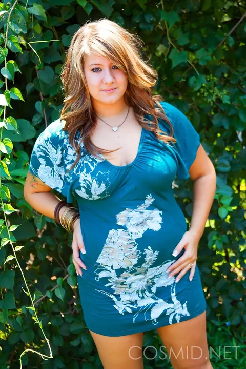Busty BBW Strips Off Her Skirt Outdoors and Bares Her Big Ass – photo 1 of 16